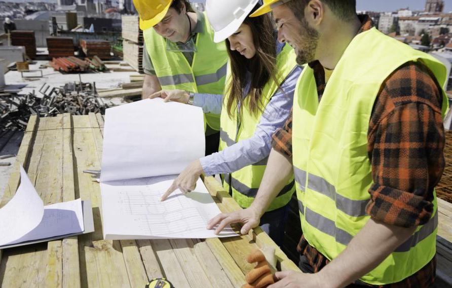 Architect having a meeting with construction team on site